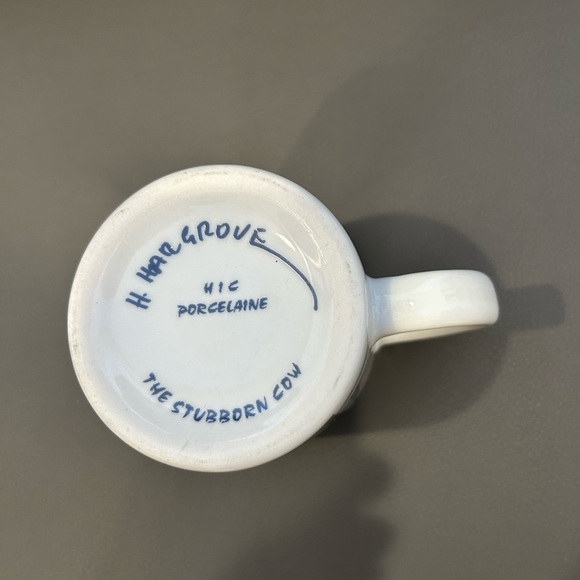 H. Hargrove Mug “The Stubborn Cow”.  3 5/8” H x 3” Opening Diameter Porcelaine - Picture 6 of 6